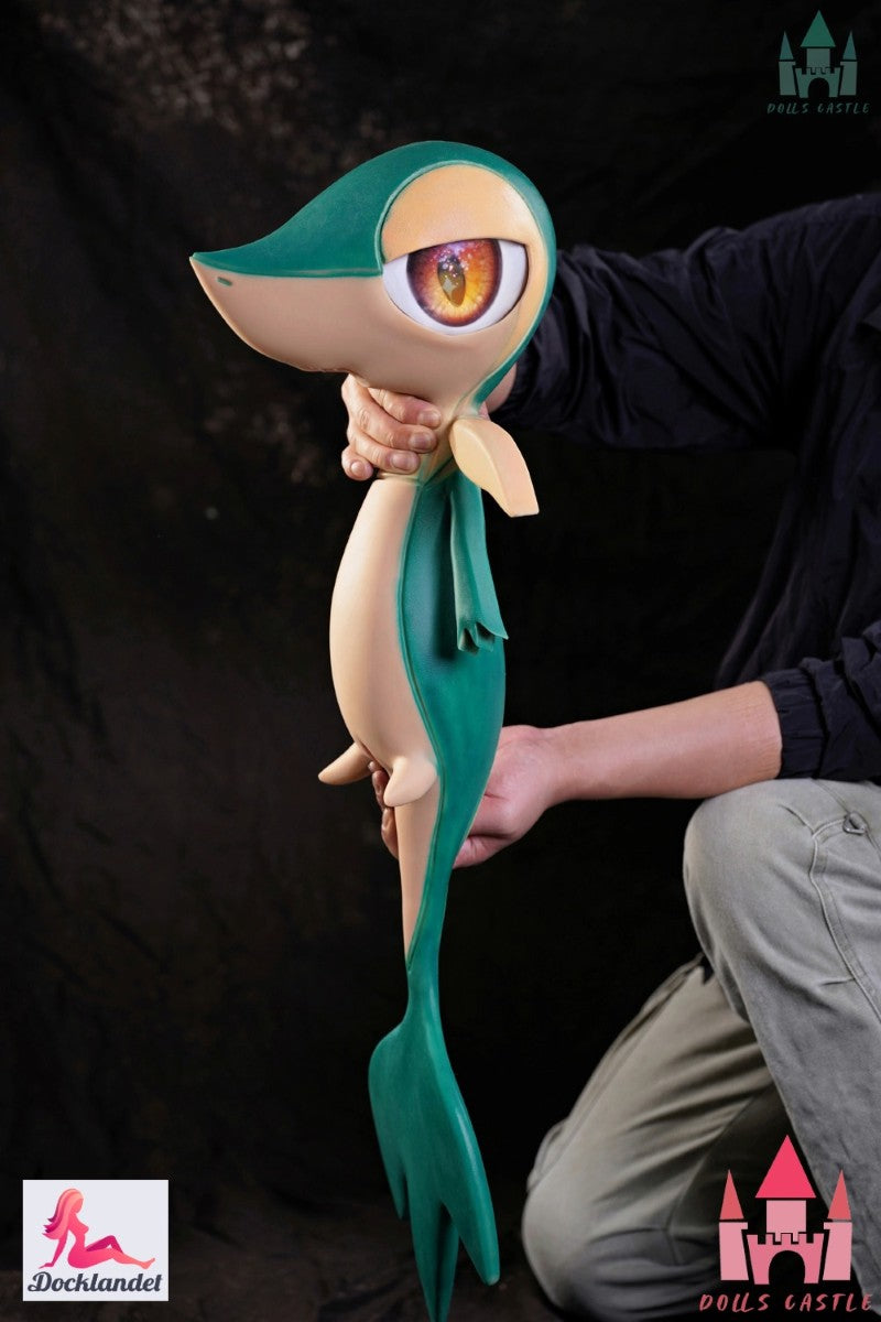 Seks-lalka Pokemon Snivy marki Dolls Castle. Lalka cosplay o wysokości 80 cm inspirowana popularnym Pokemonem Snivy. 