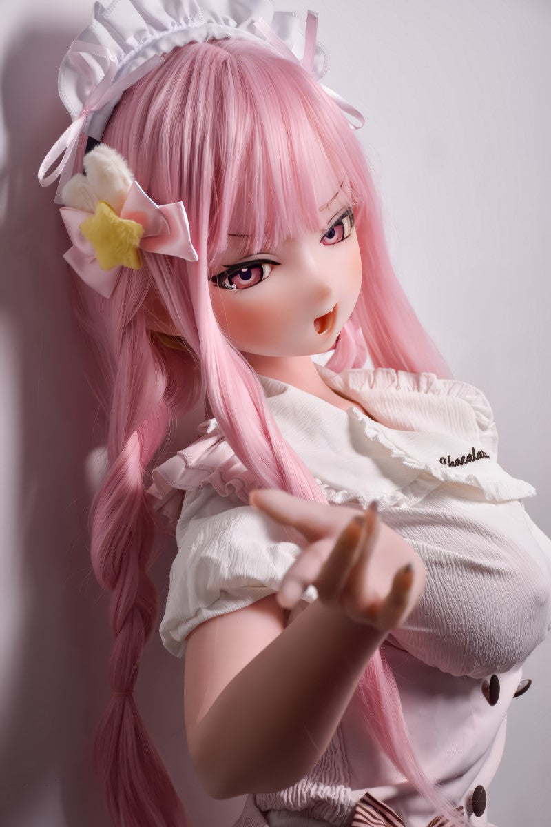 Charmig anime sexdocka Ogawa Rika i vit outfit