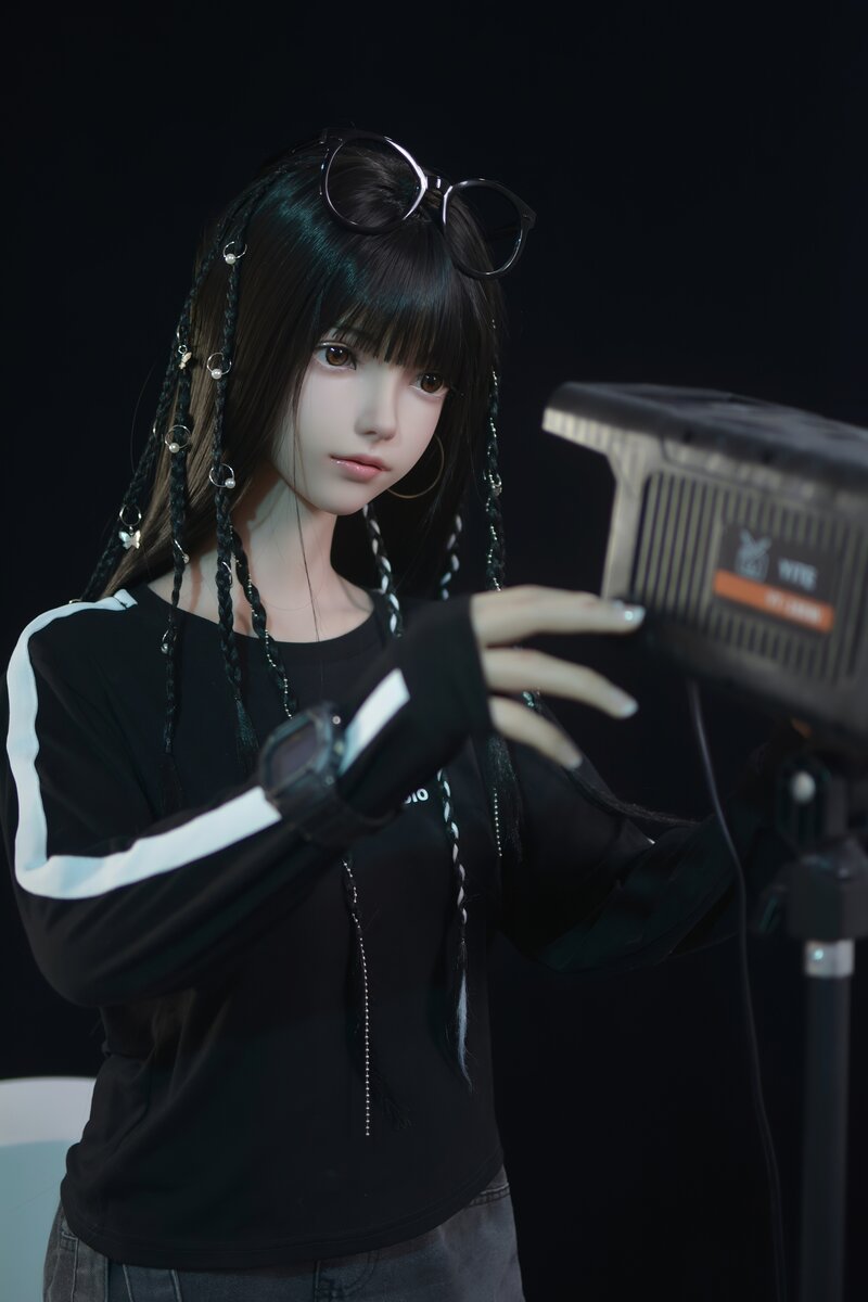 Lalka erotyczna Xiaolu (FUDoll 150 cm B-cup silikon)